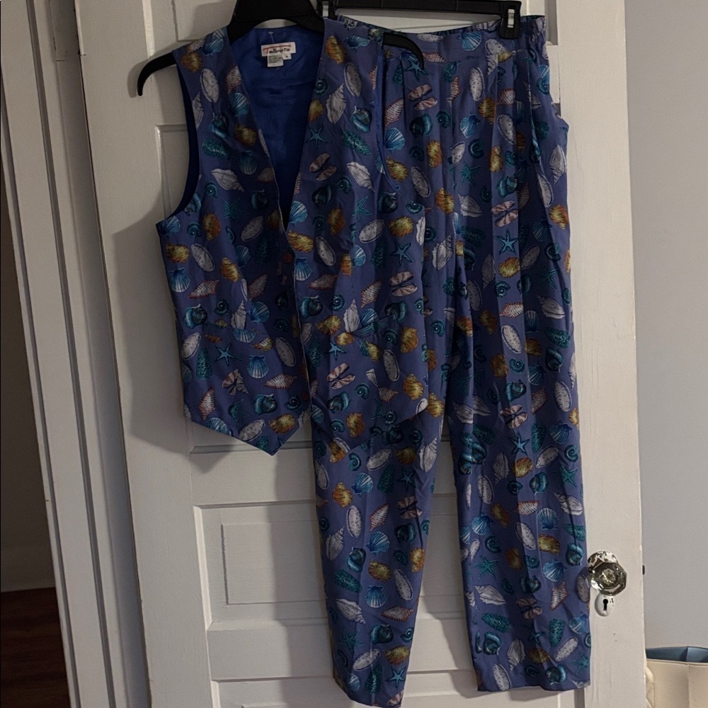 Talbots Vintage Blue Silk Shell Print Garment Set